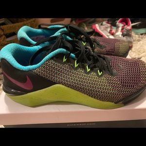 NIKE SIZE 8